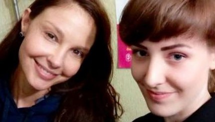 Голливудская звезда Эшли Джадд навестила Донбасс