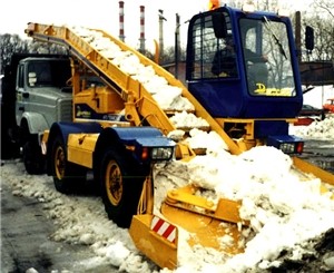 Киевские коммунальщики истратят на снегоуборочную технику почти 50 миллионов