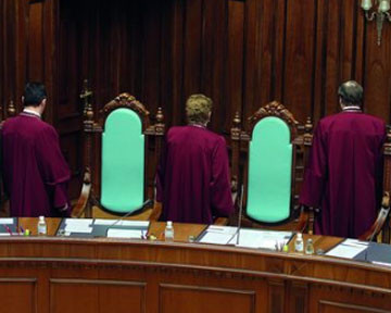 Конституционный суд уволил трех судий 