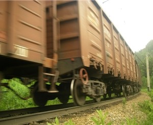 В Киевской области с рельсов сошел товарный поезд