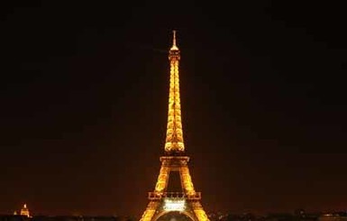 В Париже «заминировали» Эйфелеву башню