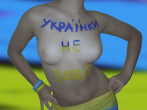 FEMEN попросили украинских бизнесменов не смотреть на женщин-подчиненных как на женщин