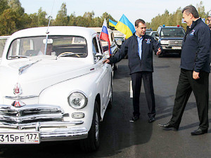 Медведев и Янукович после автопробега обсудили качество российских и украинских дорог