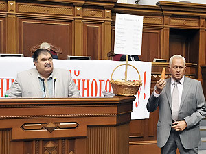Депутаты устроили в парламенте день борща