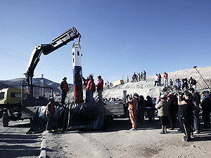 К заваленной шахте в Чили доставили спасательную капсулу