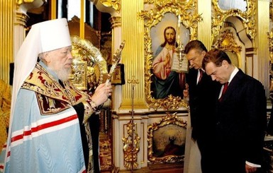 Медведев наградил патриарха Владимира орденом Дружбы