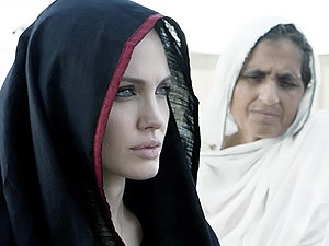 Анджелина Джоли надела хиджаб