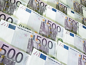 Курс евро уверенно растет