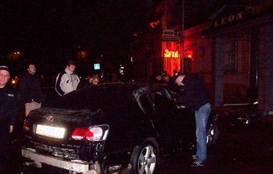В Ужгороде взорвали «Лексус» бизнесмена и лидера местной партии Яценюка