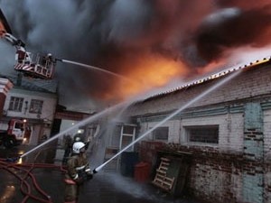 В Борисполе сгорел рынок «Звездный» 