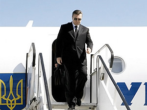 Один полет Януковича из 