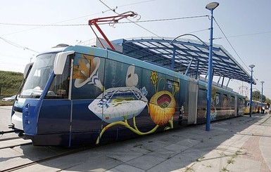 В Киеве заработал скоростной трамвай