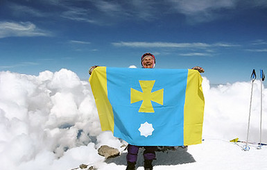 Пенсионерка отметила 71-летие на вершине Эльбруса