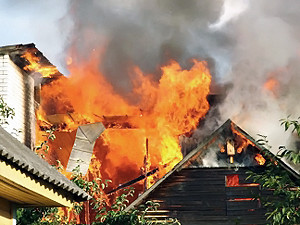 На Луганщине пожар в частном доме убил двух малышей