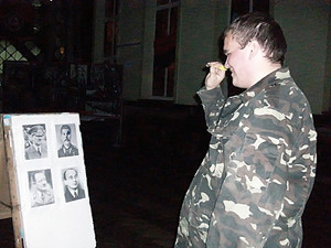 Львовские студенты развлекаются, расстреливая советских вождей