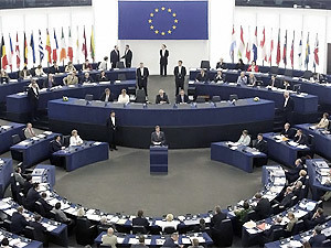 Европарламент не будет вмешиваться во внутренние дела Украины 