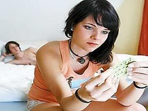Противозачаточные таблетки заставляют женщин ревновать