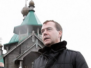 Медведев вновь посетит Курилы