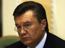 Янукович сделал запись в книге соболезнований о смерти Черномырдина