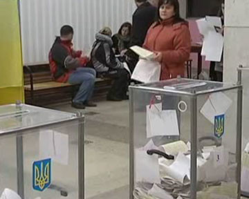 В Киевский облсовет прорвались пять партий. По количеству лидируют «регионалы»