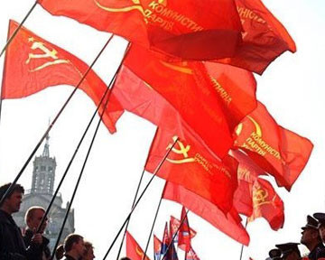 В столице подрались сторонники Октябрьской и Оранжевой революций