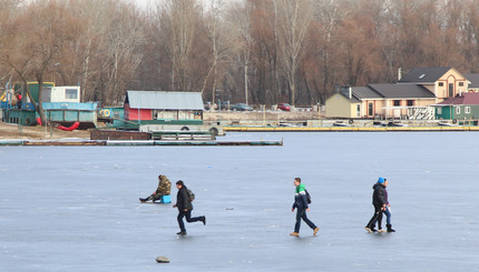 Как рыбаки-экстремалы на лед вышли