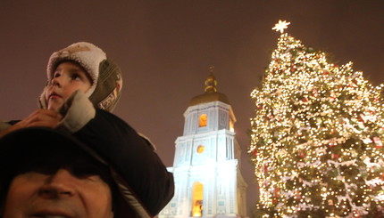 В Киеве зажгли главную новогоднюю елку страны