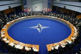 НАТО решило развивать сотрудничество с Украиной