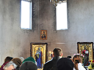 На стене храма проявился Святой Николай