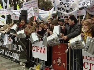 Митингующие призвали всех киевлян каждый день в 18.00 приходить на Майдан