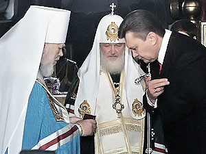 Янукович встретился с патриархом Кириллом и обменялся с ним иконами