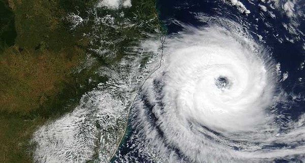 Синоптики предупредили, что погода «сойдет с ума»: на Украину надвигаются 5 циклонов