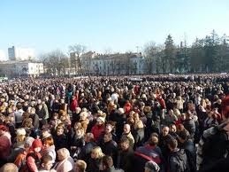 В Днепропетровске митингующие предприниматели установили виселицу для Януковича, Азарова и Тигипко