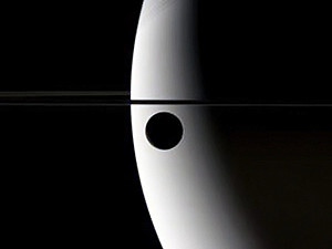 Зонд нашел кислород на спутнике Сатурна