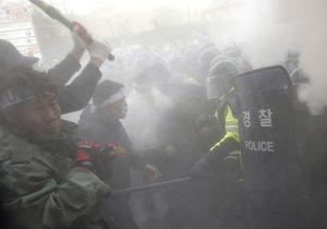 Полиция в Сеуле разогнала демонстрацию против действий КНДР