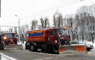 На киевских улицах уже замечены снегоуборщики 