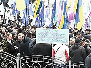 На Майдане собралось уже 15 тысяч человек