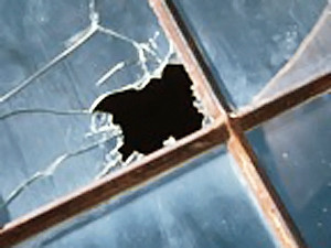 В Харькове футболисты побили окна в консульстве Польши