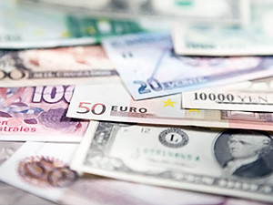 Курсы евро и доллара остались на прежнем уровне