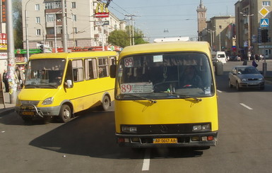 В Днепропетровске пассажиры маршрутки подрались за сидячее место