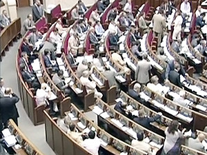Оппозиция заблокировала работу парламента