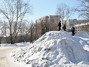 Власти уверяют, что вывезли 20 тысяч тонн снега