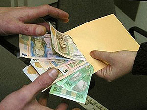 Зарплата украинцев увеличилась на 30 гривен