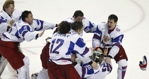 Хоккей: подгулявшую на радостях молодежную сборную России выгнали из самолета в Америке 