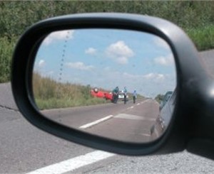 В Крыму иномарка вылетела с трассы и перевернулась 