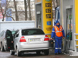Правительство возьмет под контроль цены на бензин