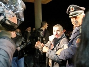 При столкновениях демонстрантов с полицией в столице Албании погибли три человека 