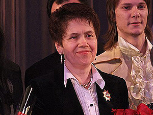 Людмила Янукович расплакалась, когда ее награждали «Золотой звездой»