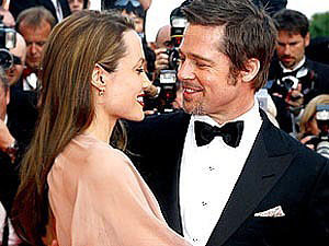 Анджелина Джоли подарила Бреду Питту кулон