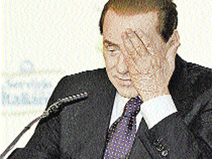 Берлускони давал подругам деньги на силикон